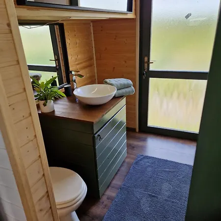 Apartment Vizivilag Vendeghaz Es Halasto *