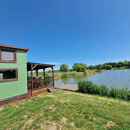 Vizivilag Vendeghaz Es Halasto *